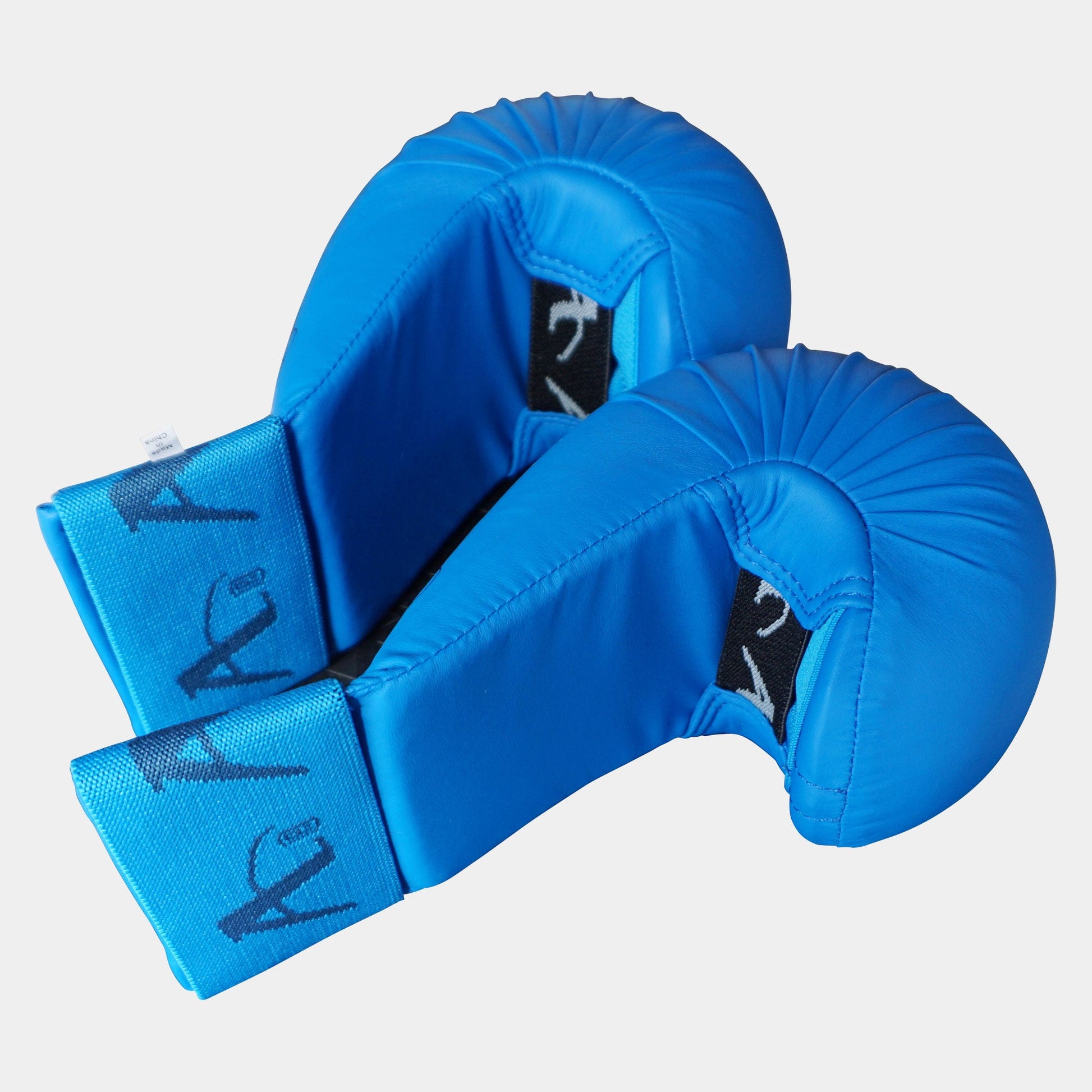 https://cdn.shopify.com/s/files/1/0821/0196/0982/files/fist-gear-wkf-approved-arawaza-blue-1.jpg?v=1753295204